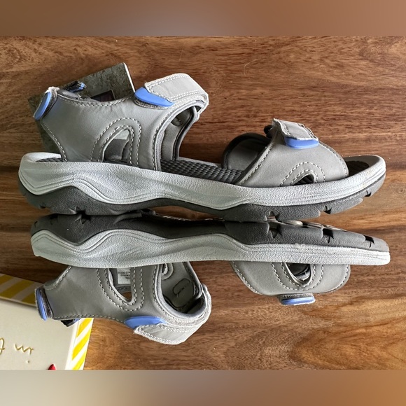 Khombu Women’s Outdoor Water Sandals SZ 9M Light Gray Blue Velcro straps hiking - Picture 7 of 13